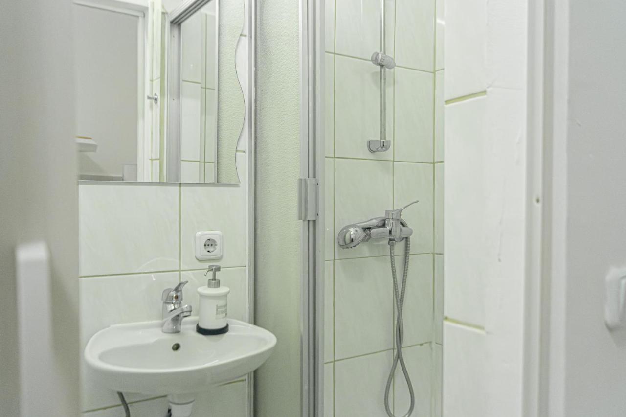 וינה Economy 1Br Apartment Well Connected To The Whole City מראה חיצוני תמונה